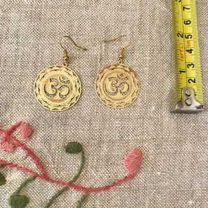 Beautiful gold earings